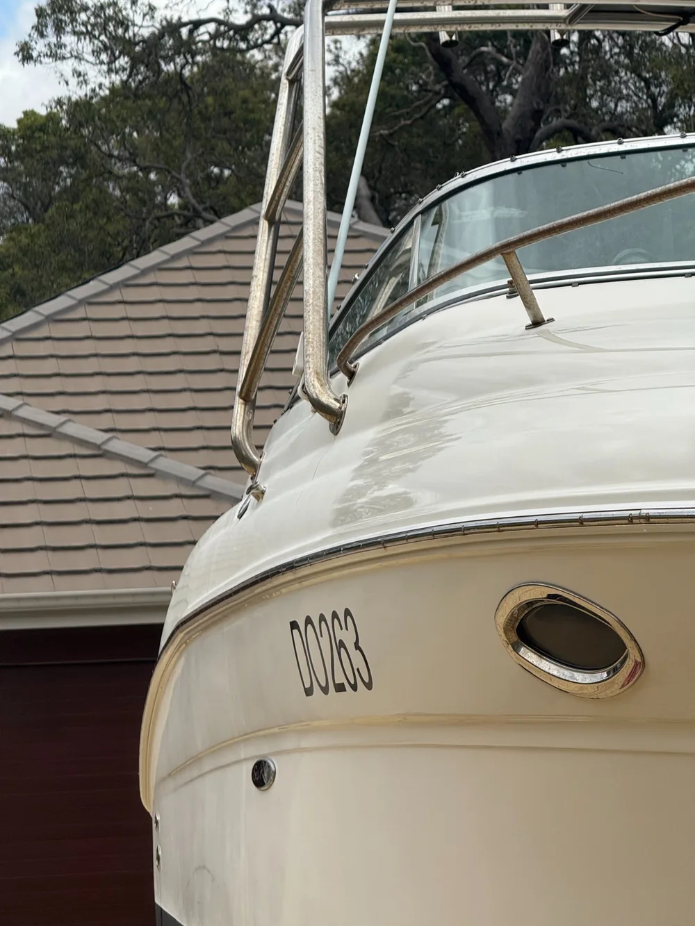 Before hull polishing Perth WA - dull oxidised gelcoat Sea Ray DO263